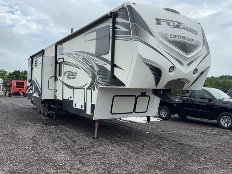 #3001-•-2014-fabrique-41'-5th-wheel-toy-hauler-image-3
