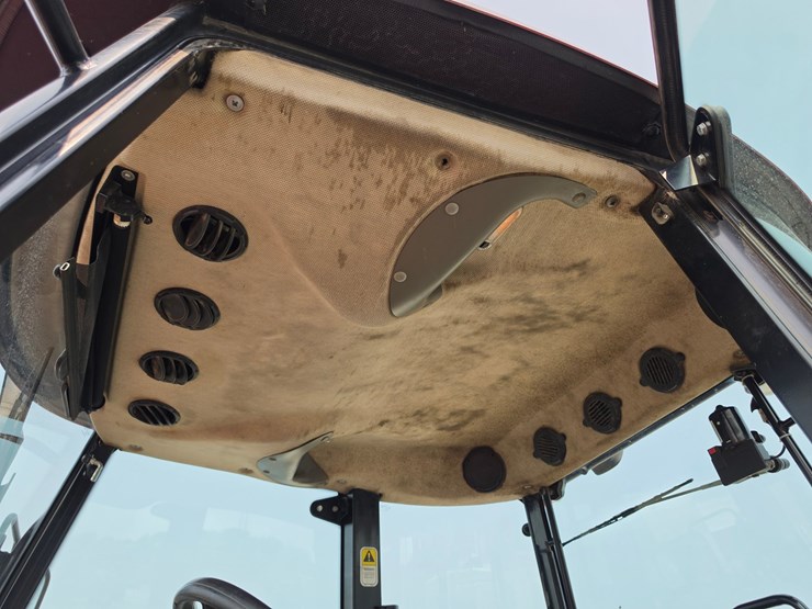 case-ih-farmall-140a-image-9