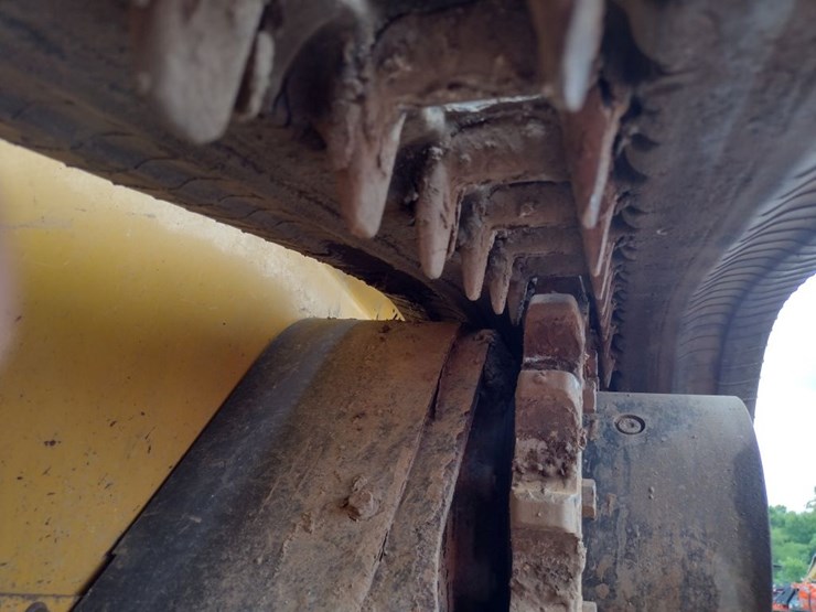 deere-323e-image-15