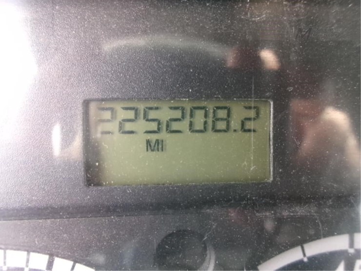 2010-freightliner-business-class-m2-112-image-19