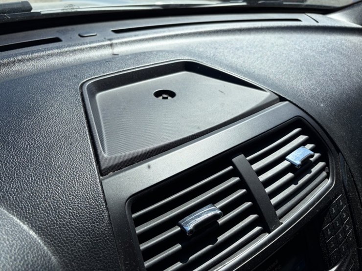 2017-ford-explorer-image-37
