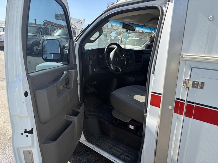 2019-chevrolet-express-g3500-image-17
