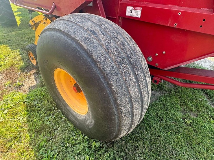 2011-new-holland-br7090-image-13