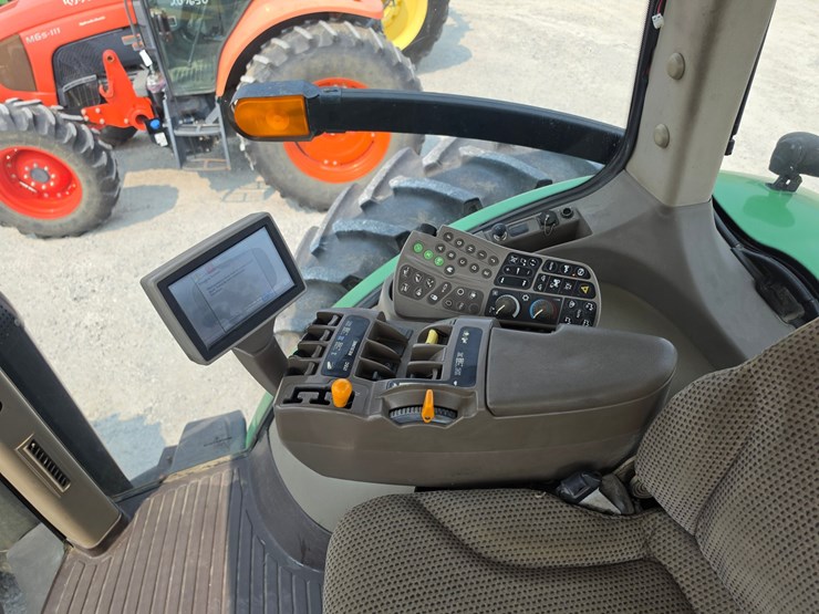 john-deere-8285r-image-8