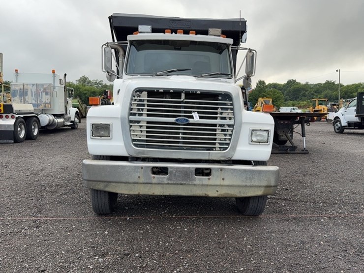 1989-ford-l8000-image-2