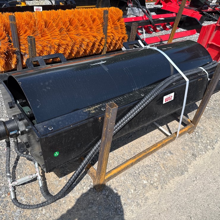 #6052 • 60" SKID STEER VIBRATORY ROLLER