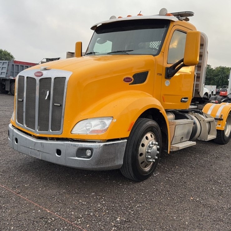 2015 PETERBILT 579