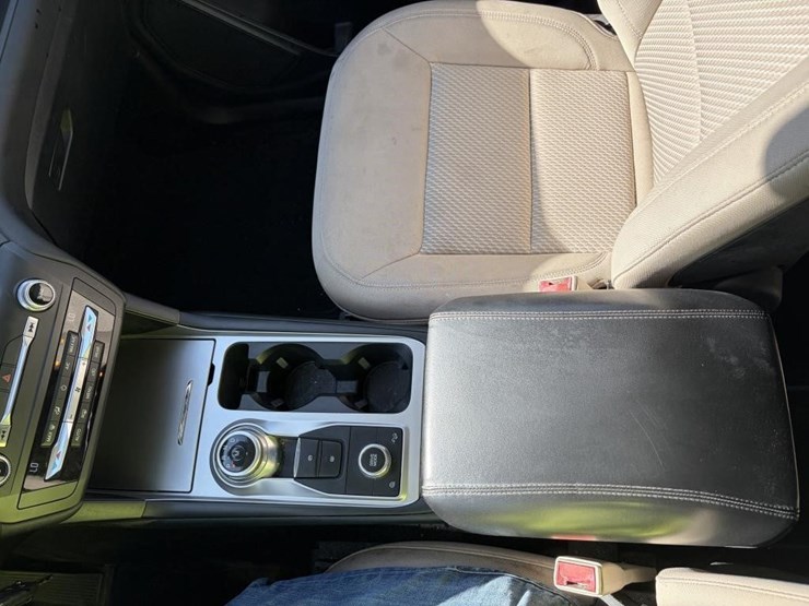 2020-ford-explorer-image-19