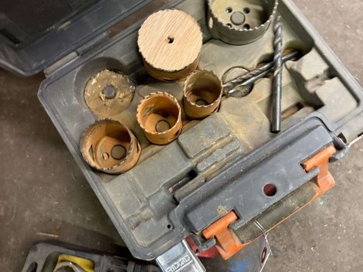 end-wrenches-and-hole-saw-sets-image-4