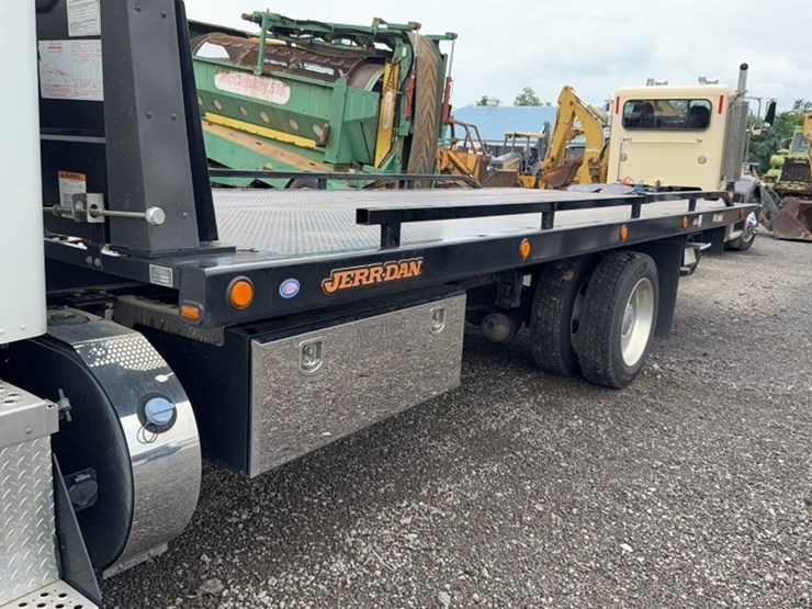 2022-kenworth-t270-image-11
