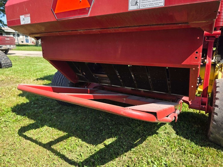 new-holland-br7090-image-36