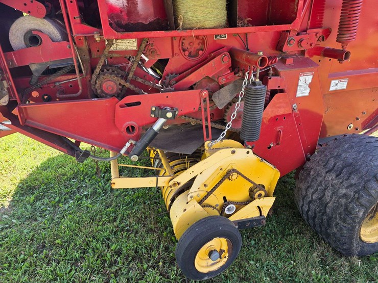 new-holland-br7090-image-23