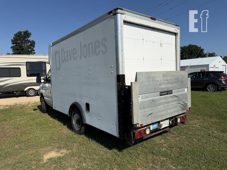 2017-ford-e350-image-6
