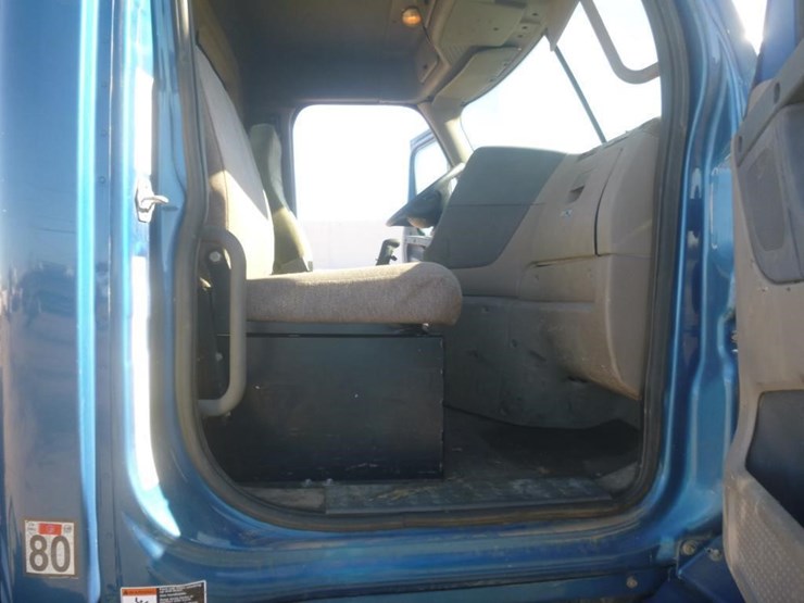 2012-freightliner-cascadia-113-image-13