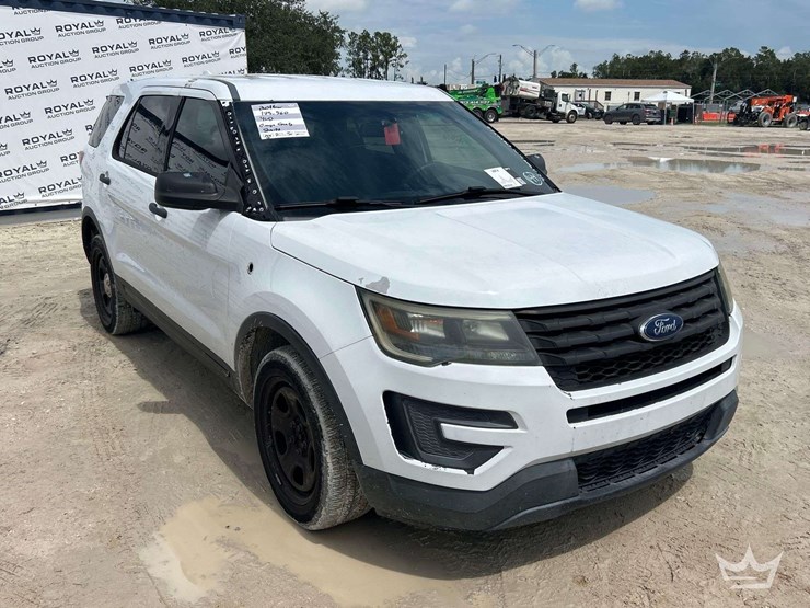 2016-ford-explorer-image-2