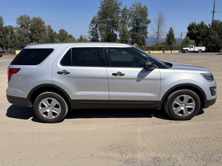 2018-ford-explorer-image-3