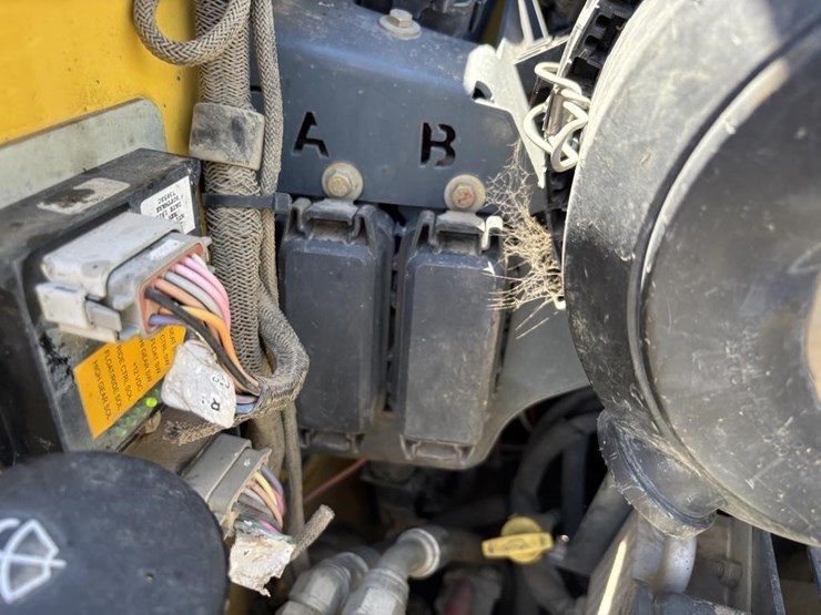 2018-yanmar-s220r-image-38
