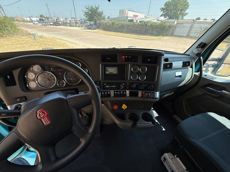 2019-kenworth-t680-image-16