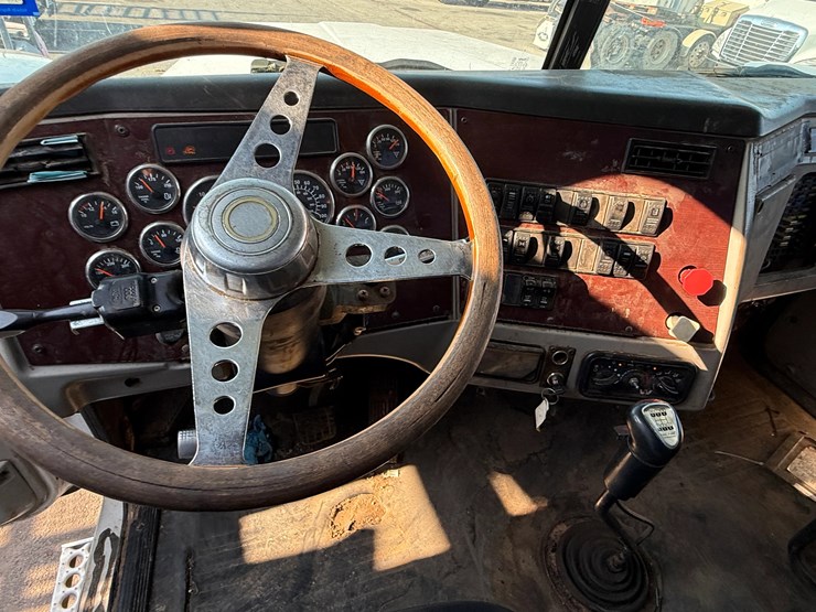 2013-western-star-4900-image-13