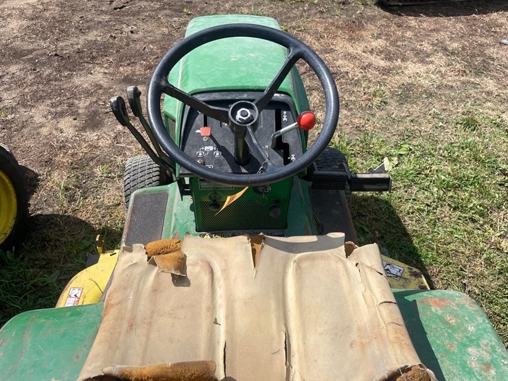 john-deere-318-image-11