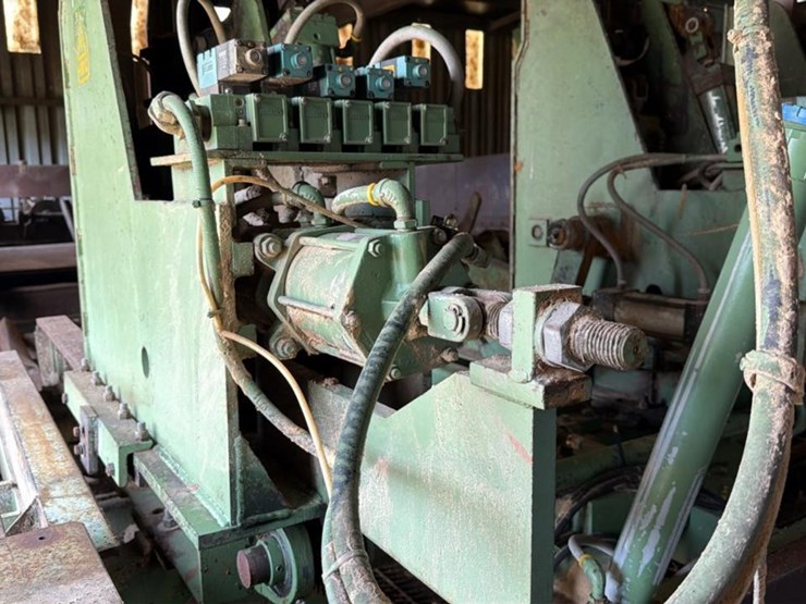 #104-•-4-headblock-hmc-ag-50bd-right-hand-carriage-and-track-frame-image-11