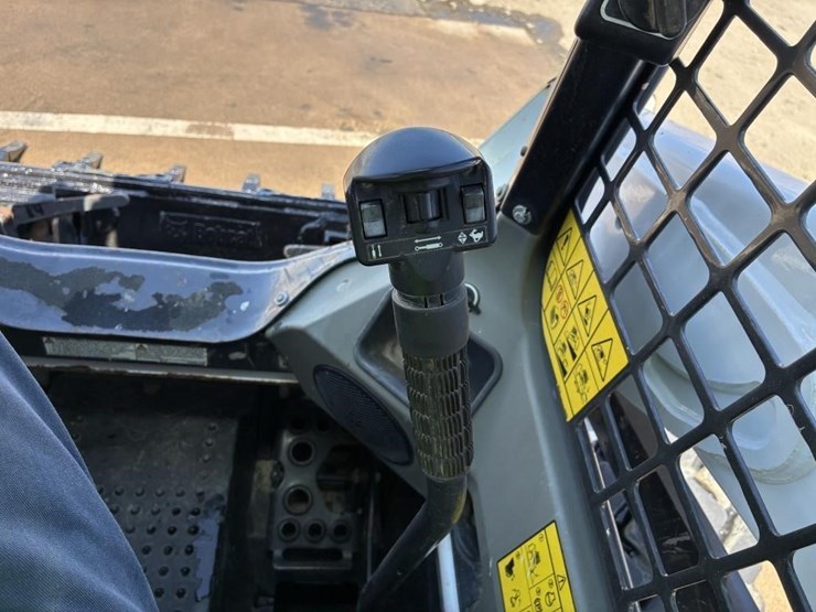 2022-bobcat-s590-image-16