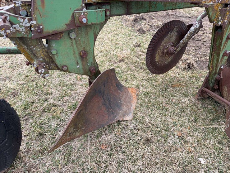 john-deere-pull-type-four-bottom-plow-image-13