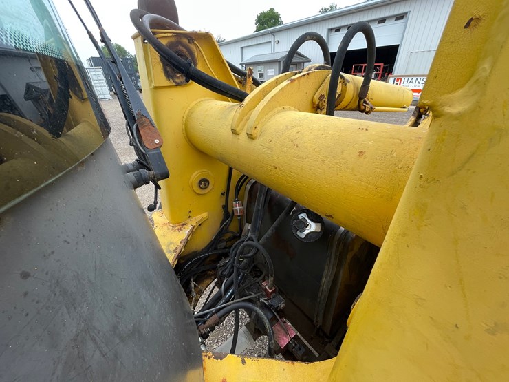 2005-new-holland-lw80b-image-26