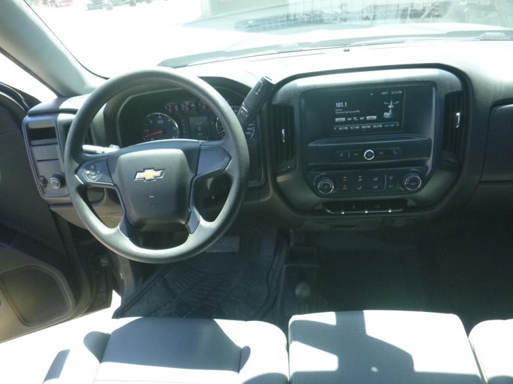 2018-chevrolet-1500-image-9