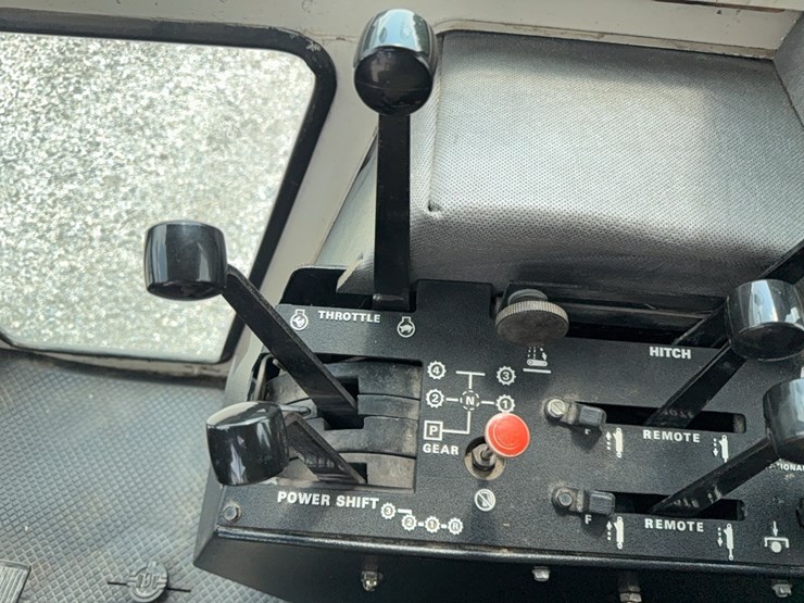 case-2590-tractor-image-39
