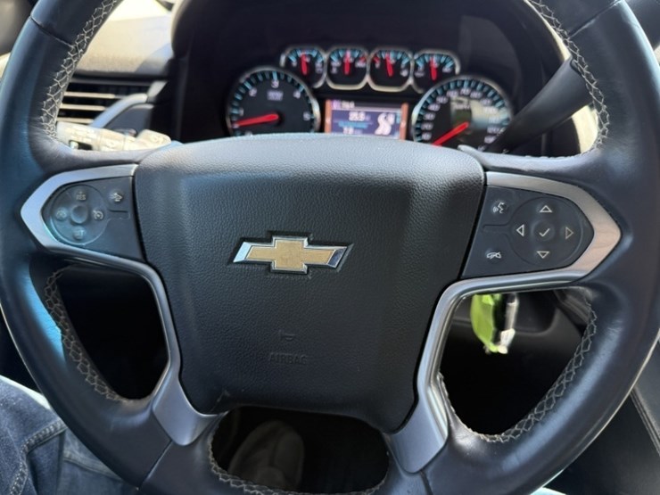 2015-chevrolet-tahoe-ls-image-33