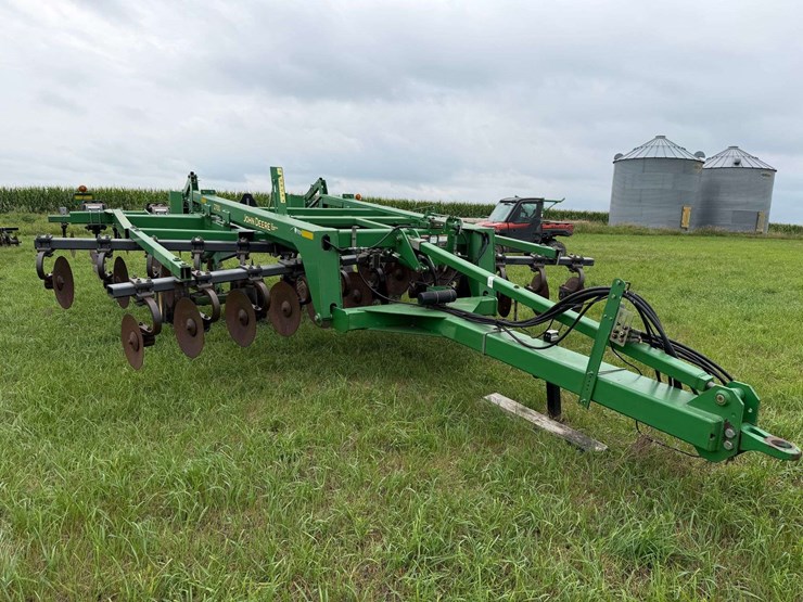 john-deere-2700-image-3