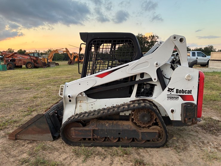 bobcat-t595-image-1