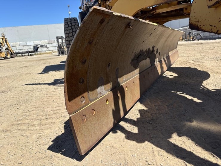 2005-caterpillar-143h-image-24