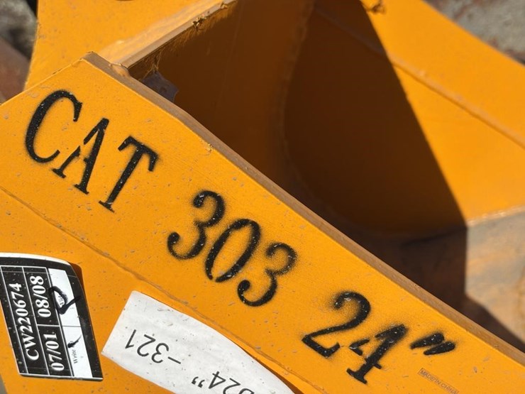 caterpillar-303-image-6
