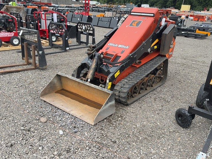 #2083-•-2021-ditch-witch-jk-1550-track-mini-skid-steer-image-1