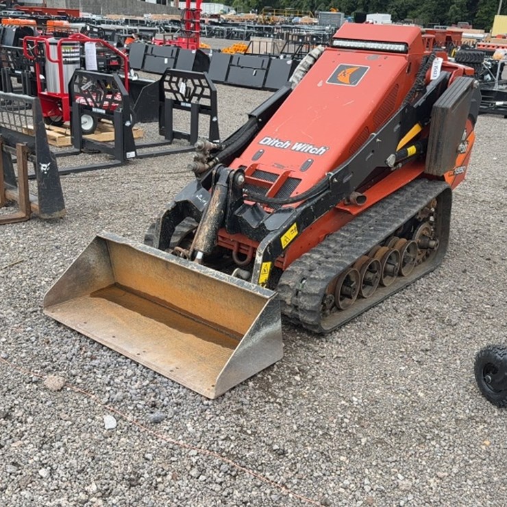 #2083 • 2021 DITCH WITCH JK 1550 TRACK MINI SKID STEER