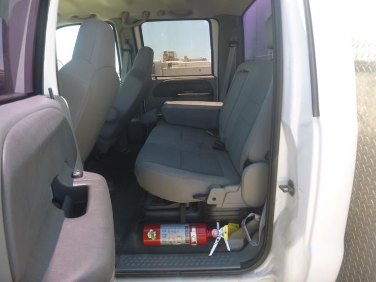 2004-ford-f550-image-9