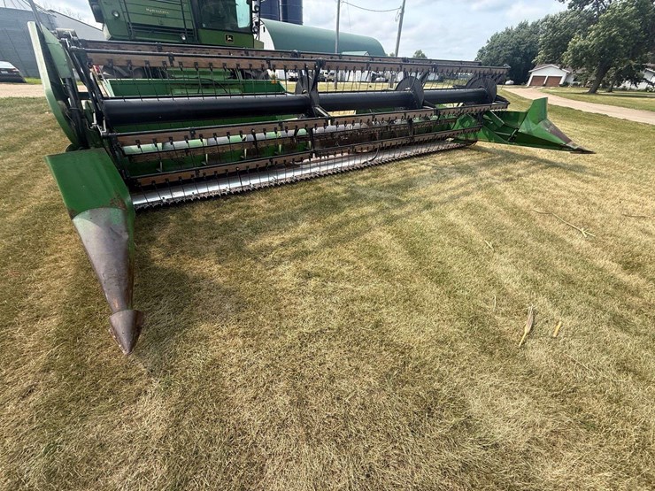 john-deere-220-image-3