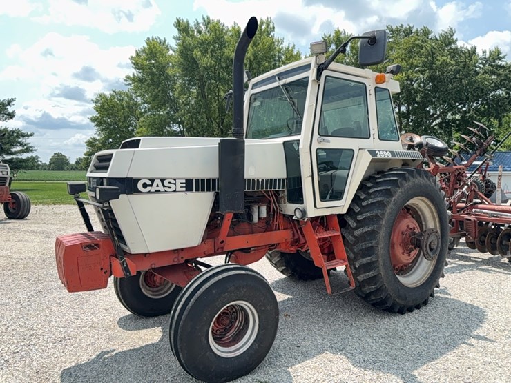 case-2590-tractor-image-2