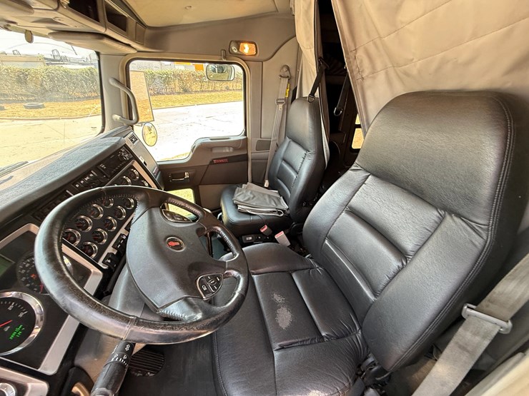 2020-kenworth-t800-image-22