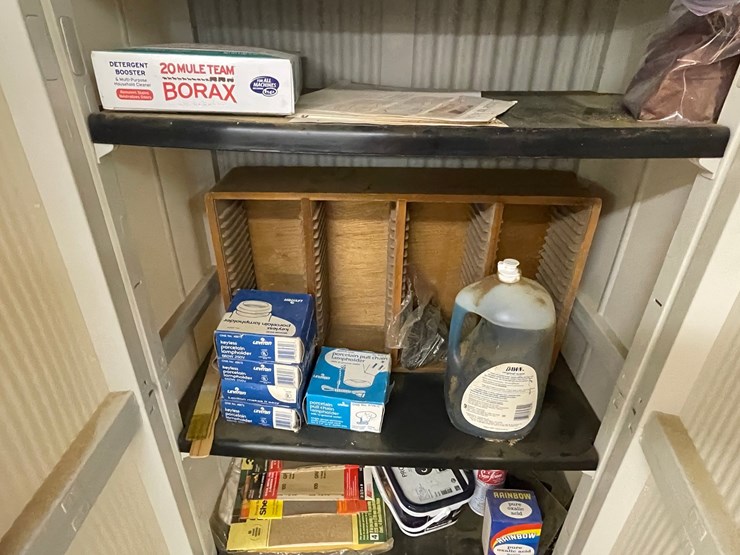 #7124-•-cabinet-and-contents-image-6