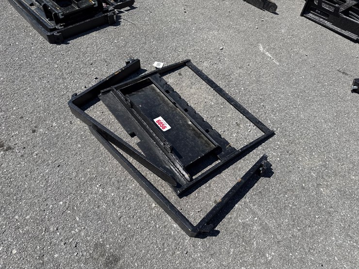 #6056-•-30"-dingo-pallet-forks-image-1