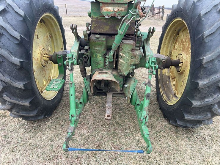 john-deere-520-image-35