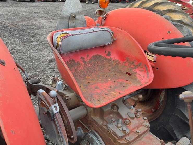 massey-ferguson-135-image-8
