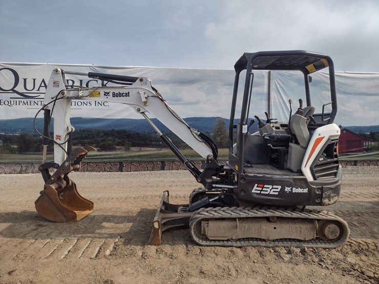 bobcat-e32-image-1