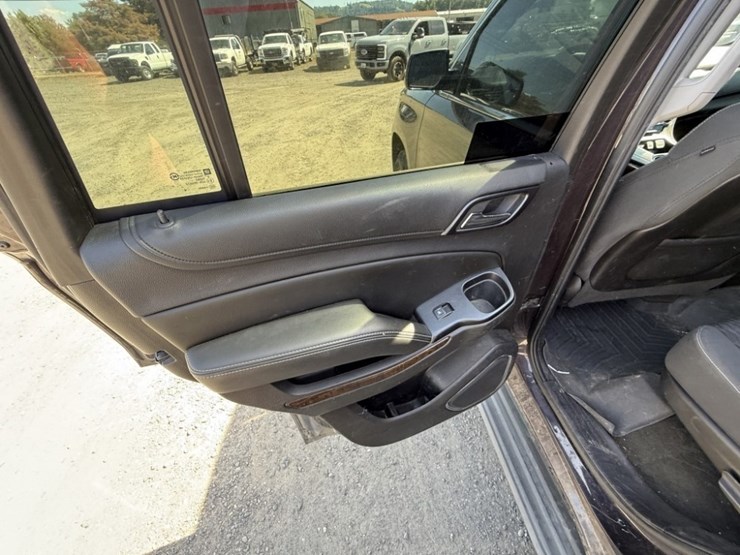 2015-chevrolet-tahoe-ls-image-25