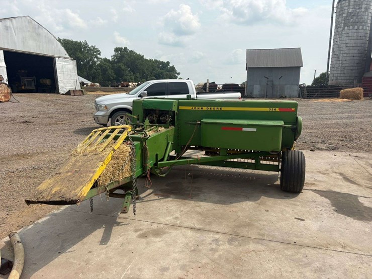 john-deere-336-image-4
