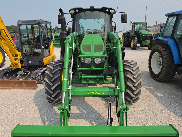 2022-john-deere-6110m-image-4
