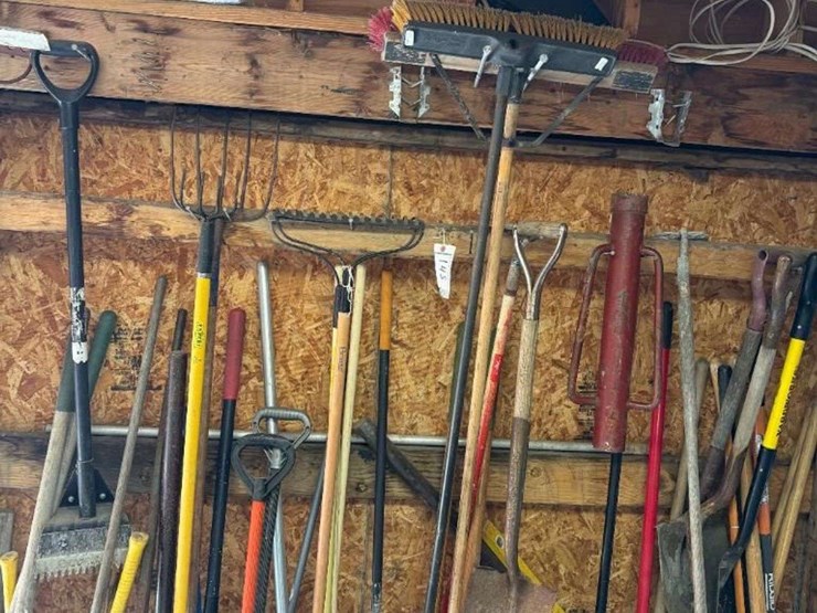 yard-hand-tools---shovels,-rakes,-brooms,-forks-and-misc.-image-2